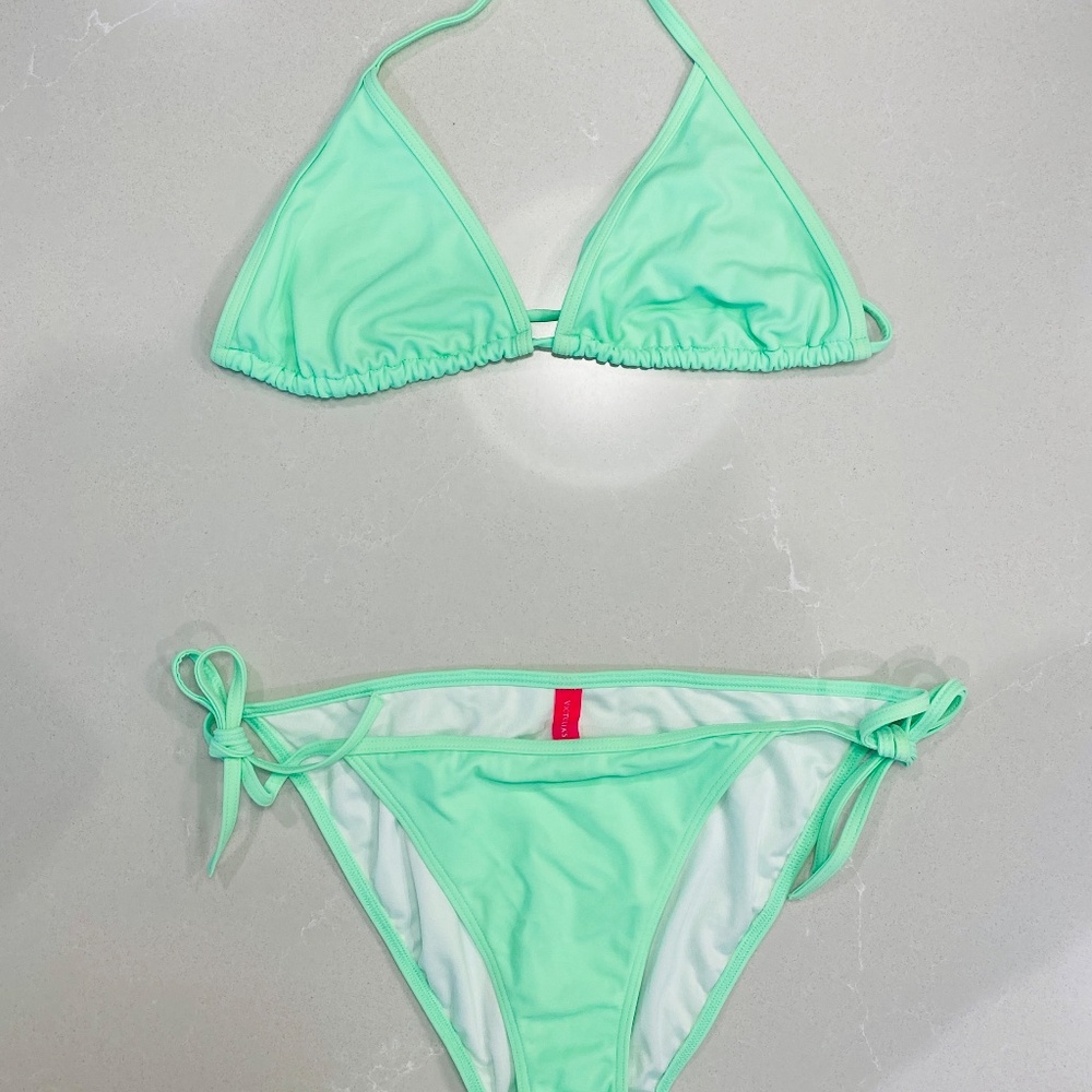 NEW Victoria's Secret Bikini Set, Size Medium